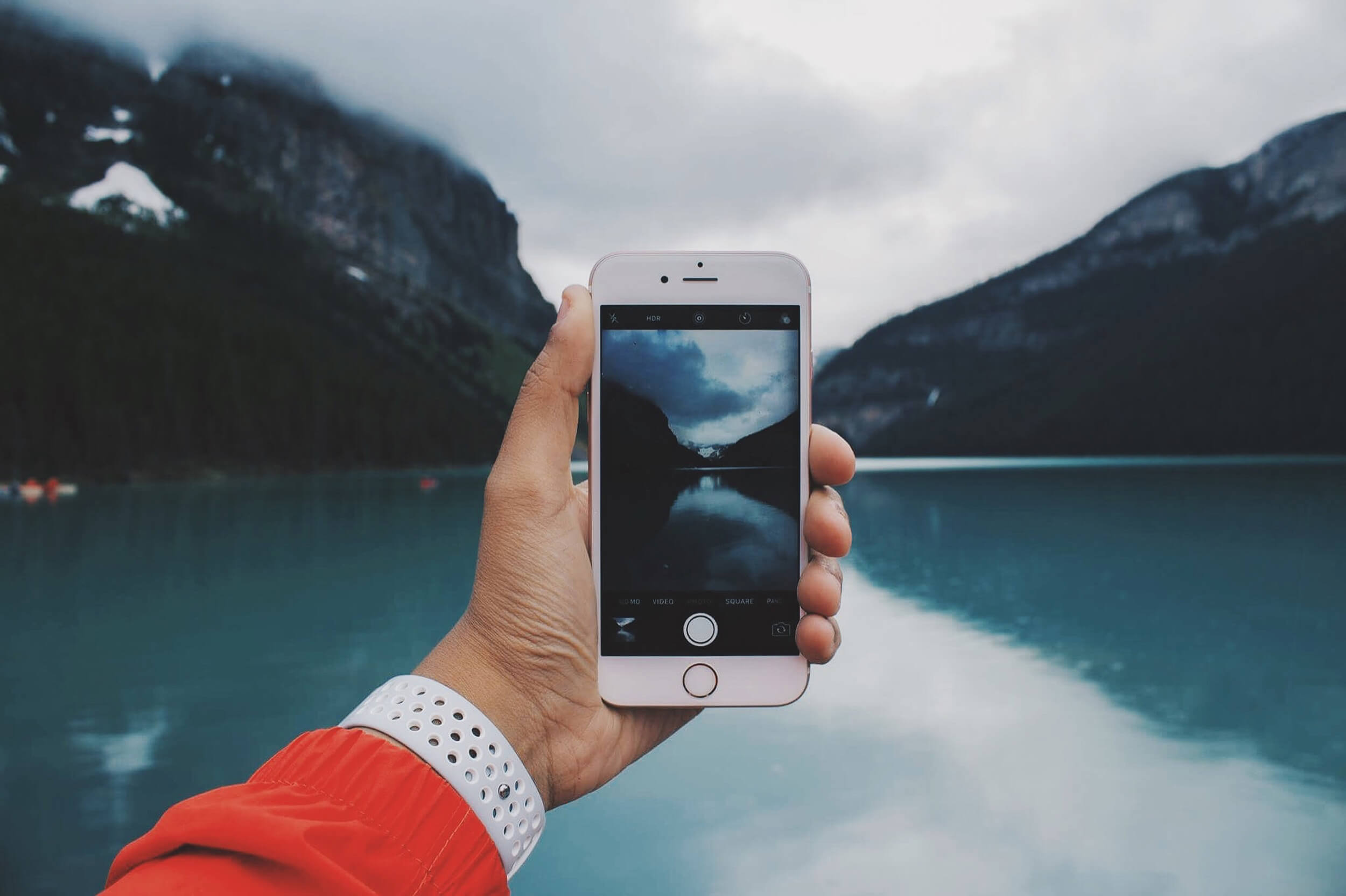 This new smartphone can take pictures of lakes